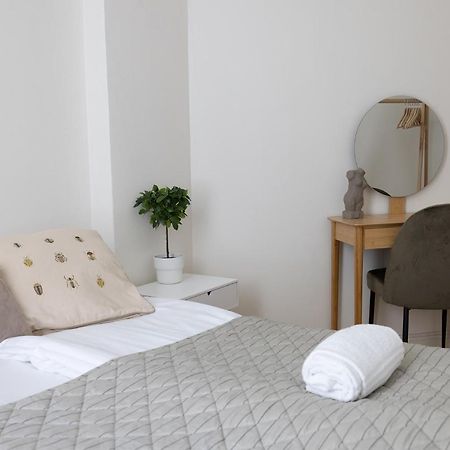 2Ndhomes City Center 2Br Apartment By The Finnish National Theatre With Balcony And Park View ヘルシンキ エクステリア 写真