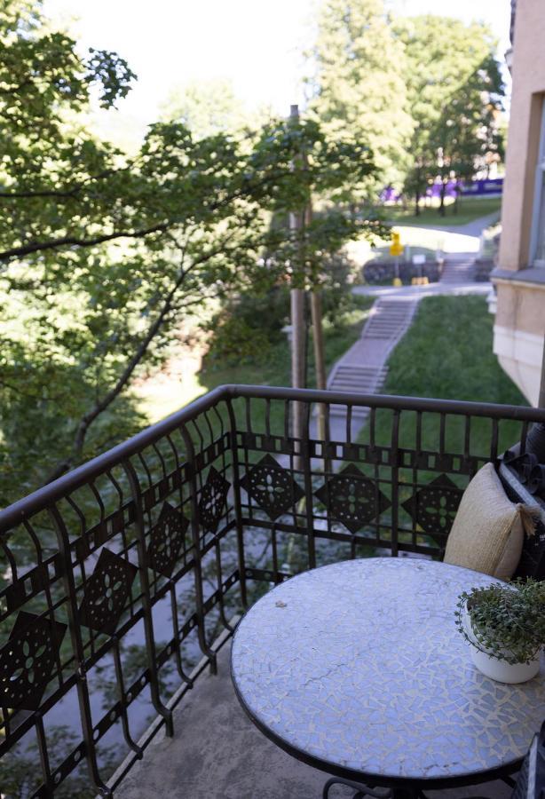 2Ndhomes City Center 2Br Apartment By The Finnish National Theatre With Balcony And Park View ヘルシンキ エクステリア 写真