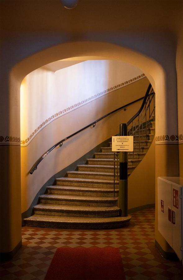 2Ndhomes City Center 2Br Apartment By The Finnish National Theatre With Balcony And Park View ヘルシンキ エクステリア 写真